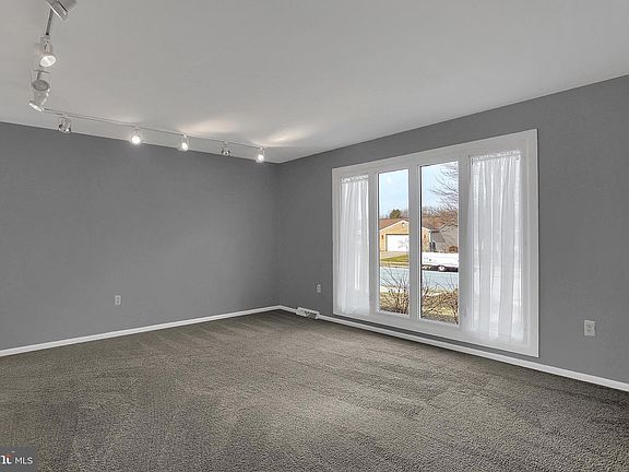 3rd image of 500 Sharon Ave