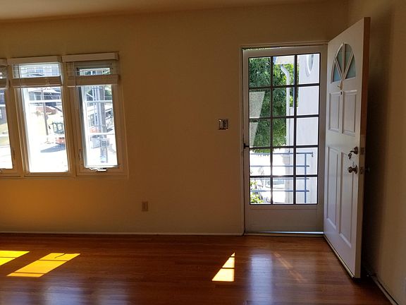 3rd image of 411 W Kalmia St #0