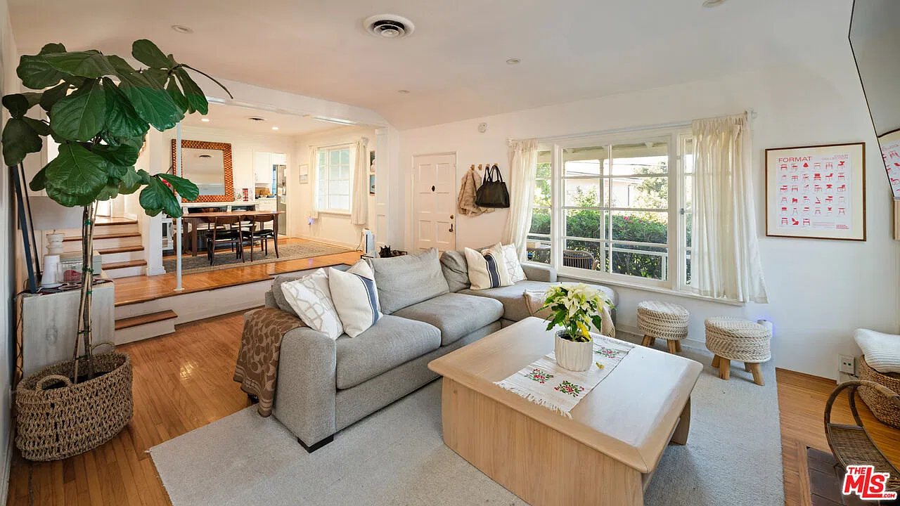 2 bed, 2.0 bath, 1349 sqft, $6,300 — Photo 3
