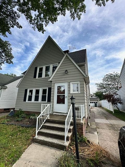 1st image of 27110 Shoreview Ave