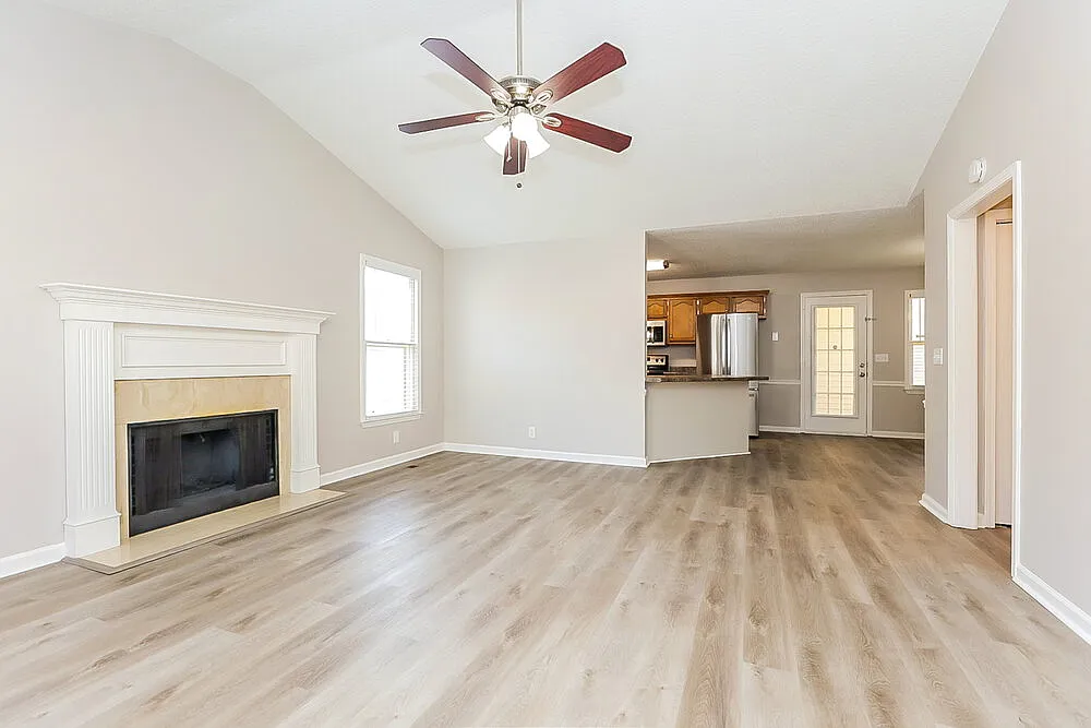 3 bed, 2.0 bath, 1350 sqft, $2,005 — Photo 4