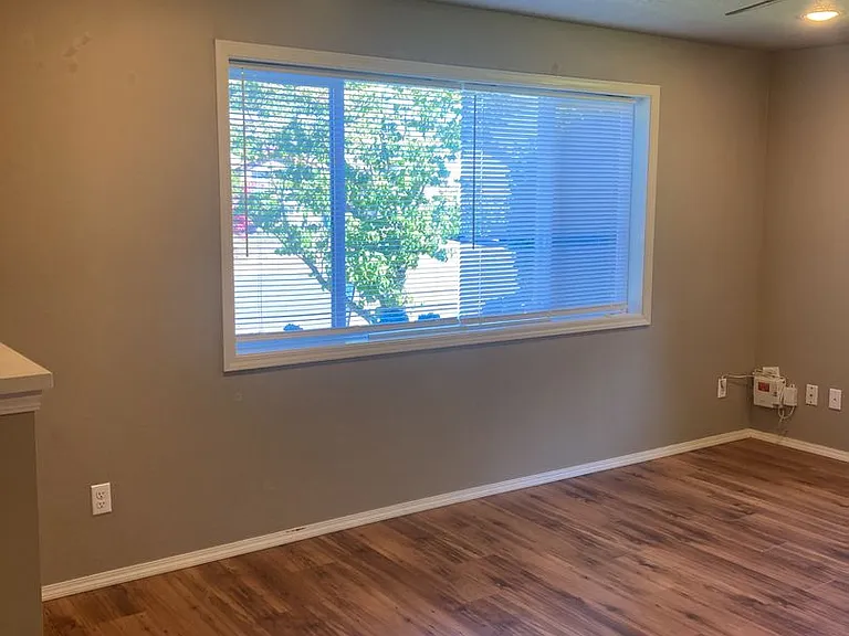 1590 SW Harbor Dr — Photo 3