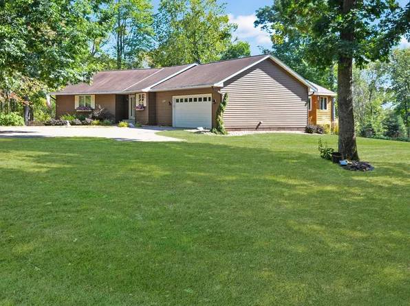 650 Beatrice Cir, Hudson, WI 54016