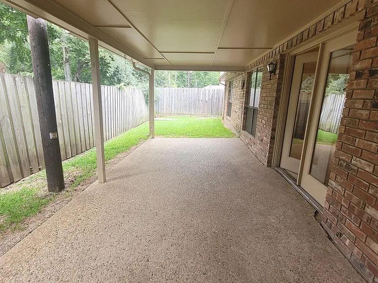 414 Amberwood Cir — Photo 14
