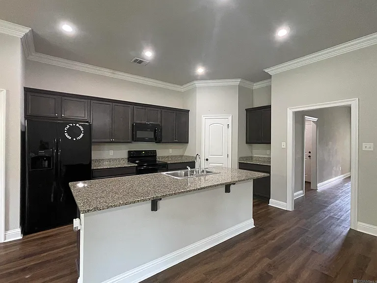 1303 Hickory Creek Dr — Photo 9