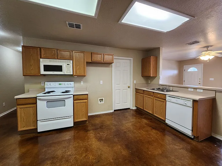 1013 Misty Acres Dr — Photo 11