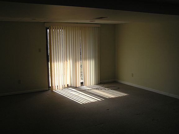 5th image of 6991 Eisenhower Ave