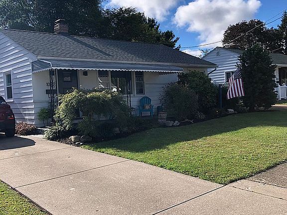 2nd image of 1027 Evergreen Dr
