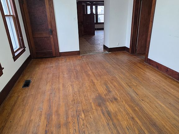 5th image of 309 Cleveland Ave E