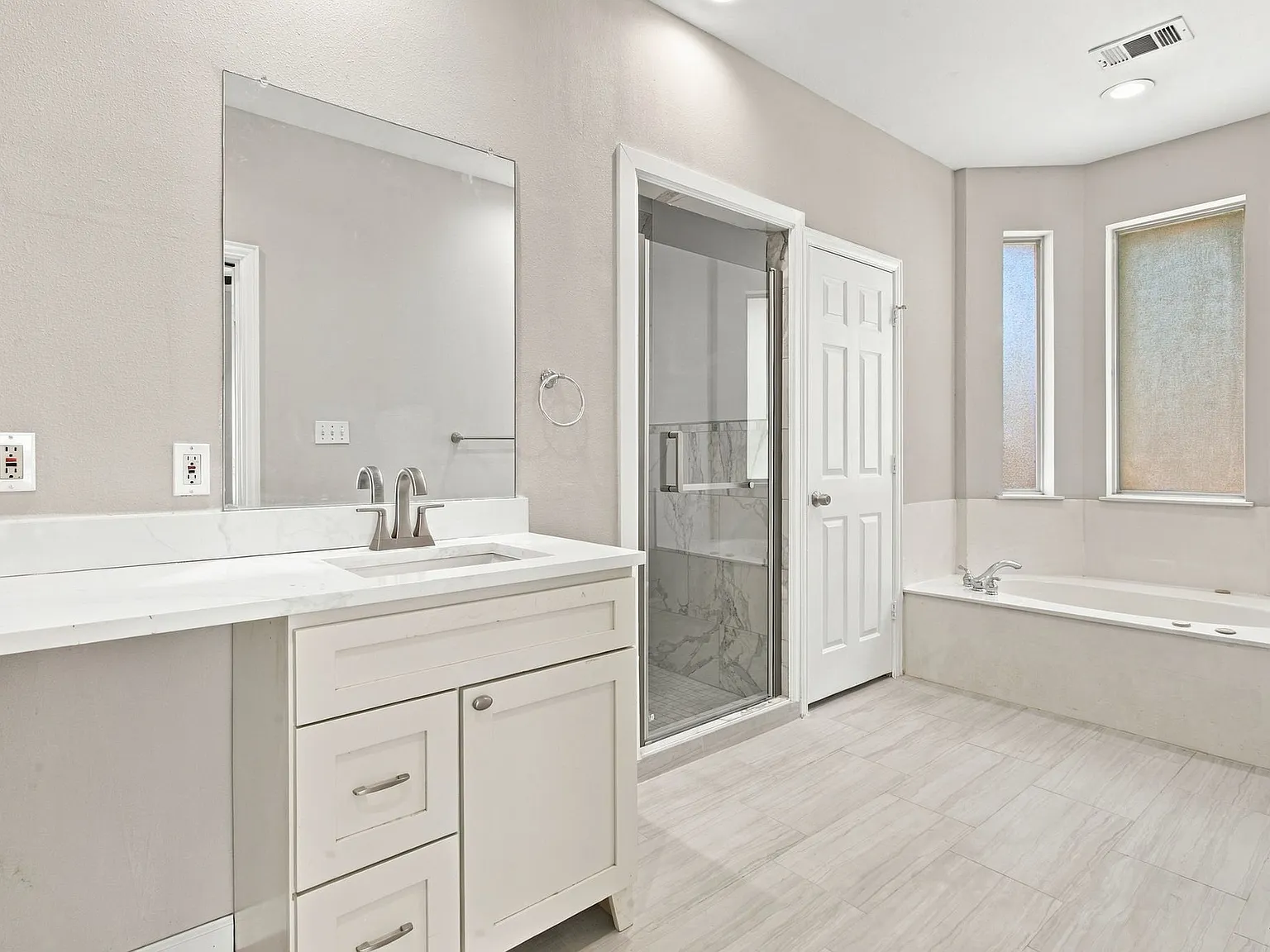 4 bed, 3.5 bath, 2800 sqft, $3,700 — Photo 2