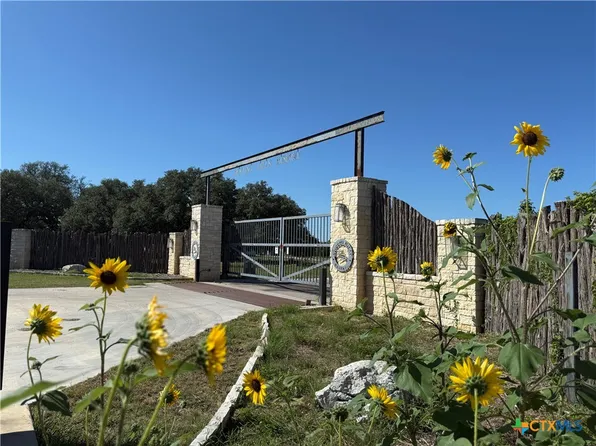 58 Longview Dr, Lampasas, TX 76550