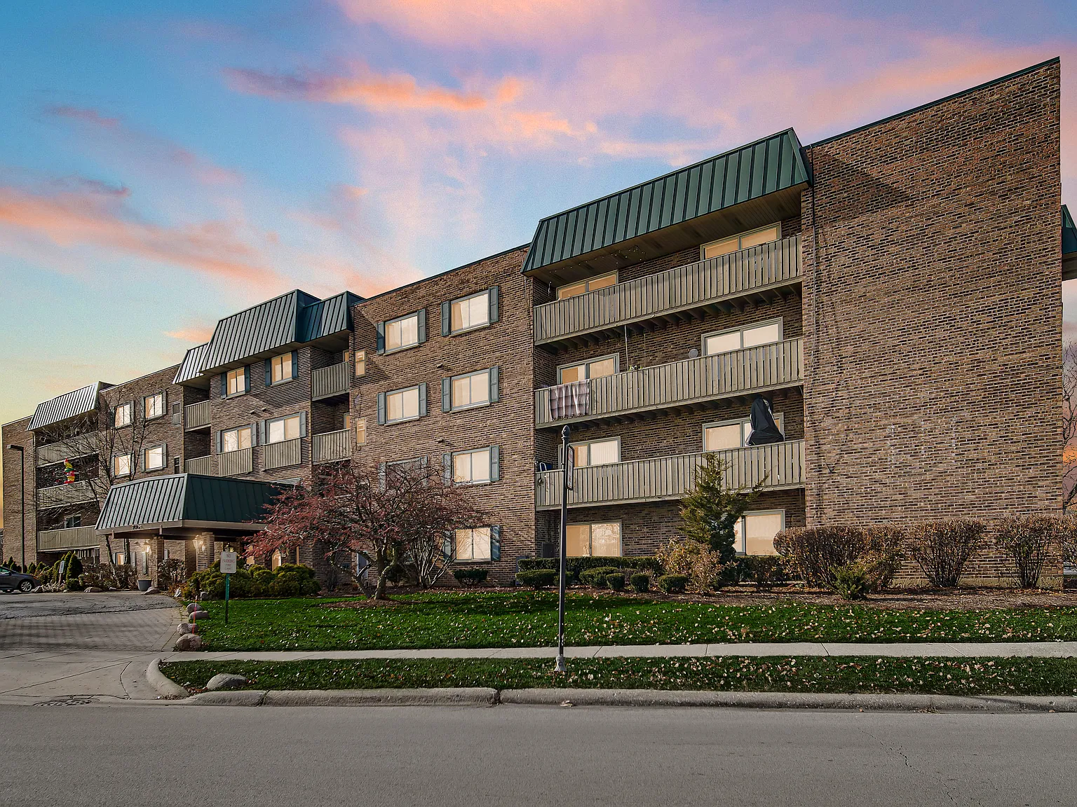 700 Perrie Dr — Photo 3