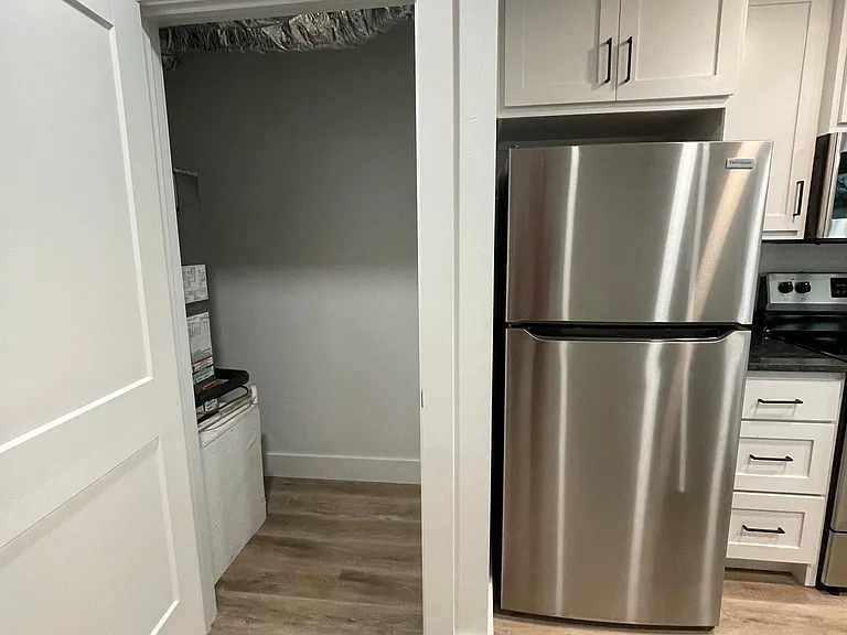600 E Market Ave #1 — Photo 3