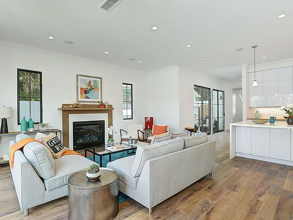 4th image of 2421 Louella Ave