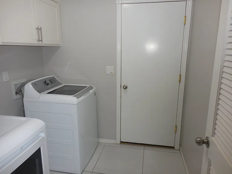 227 Ellesmere Way — Photo 32