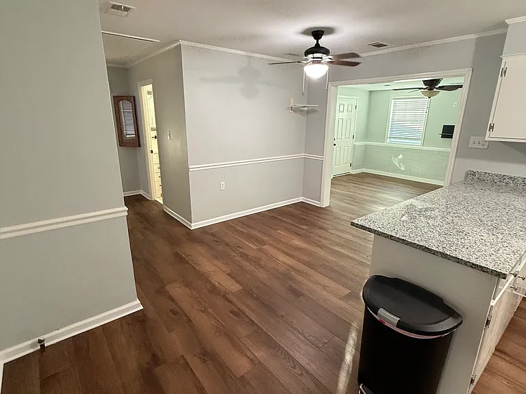 8 Skyline Dr — Photo 2