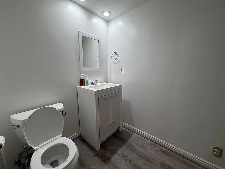 2080 E Debeers Dr — Photo 4