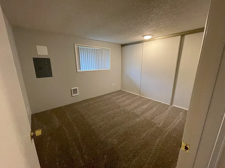 Eagle Pointe Apartments — Photo 15