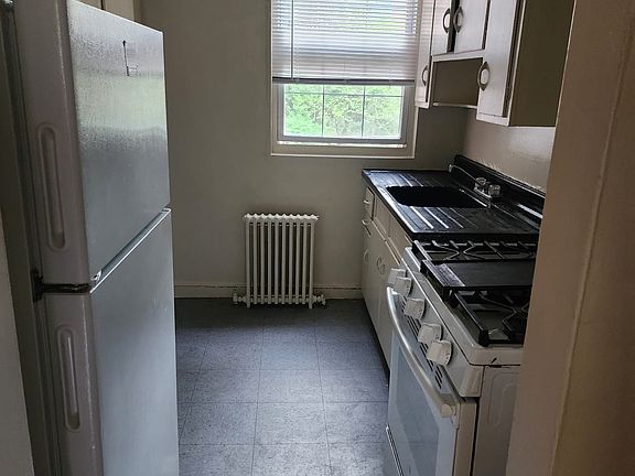 4th image of 102 Schuyler Rd #204