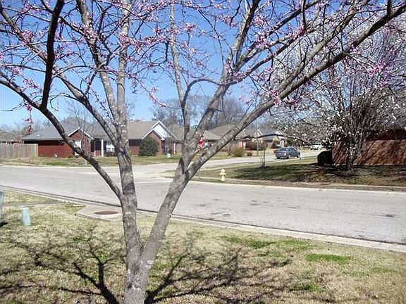 2nd image of 2120 W Aberdeen Dr