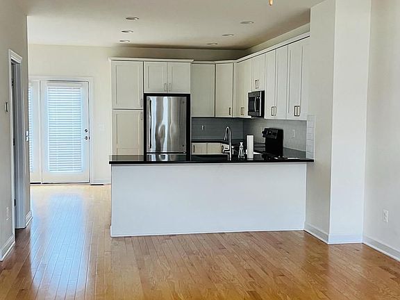 4th image of 1064 Old Trail Dr