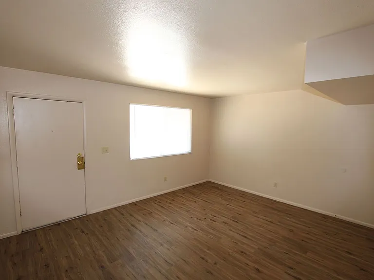 512 W Santa Fe Ave — Photo 4