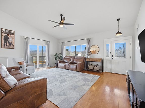 4th image of 6001 Hobson Ln