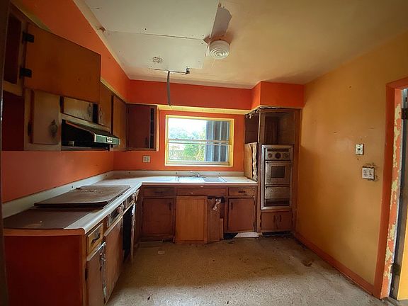 3rd image of 10200 Montego Bay Dr