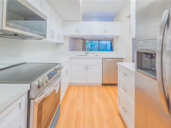 7890 SW 86th St APT 11, Miami, FL 33143