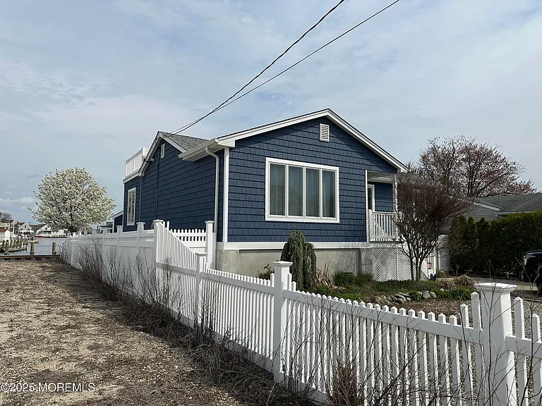 988 Capstan Dr — Photo 9