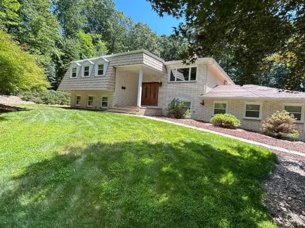 15 Sugar Hill Rd, Kinnelon Boro, NJ 07405