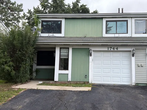1744 De Forest Ln, Hanover Park, IL 60133