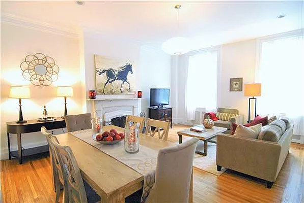 Sold by R New York | media 30