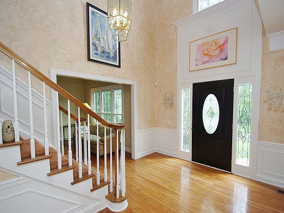 5th image of 7340 Versailles Ln