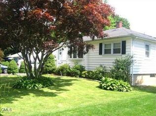 4 Patricia Ln, Danbury, CT 06811