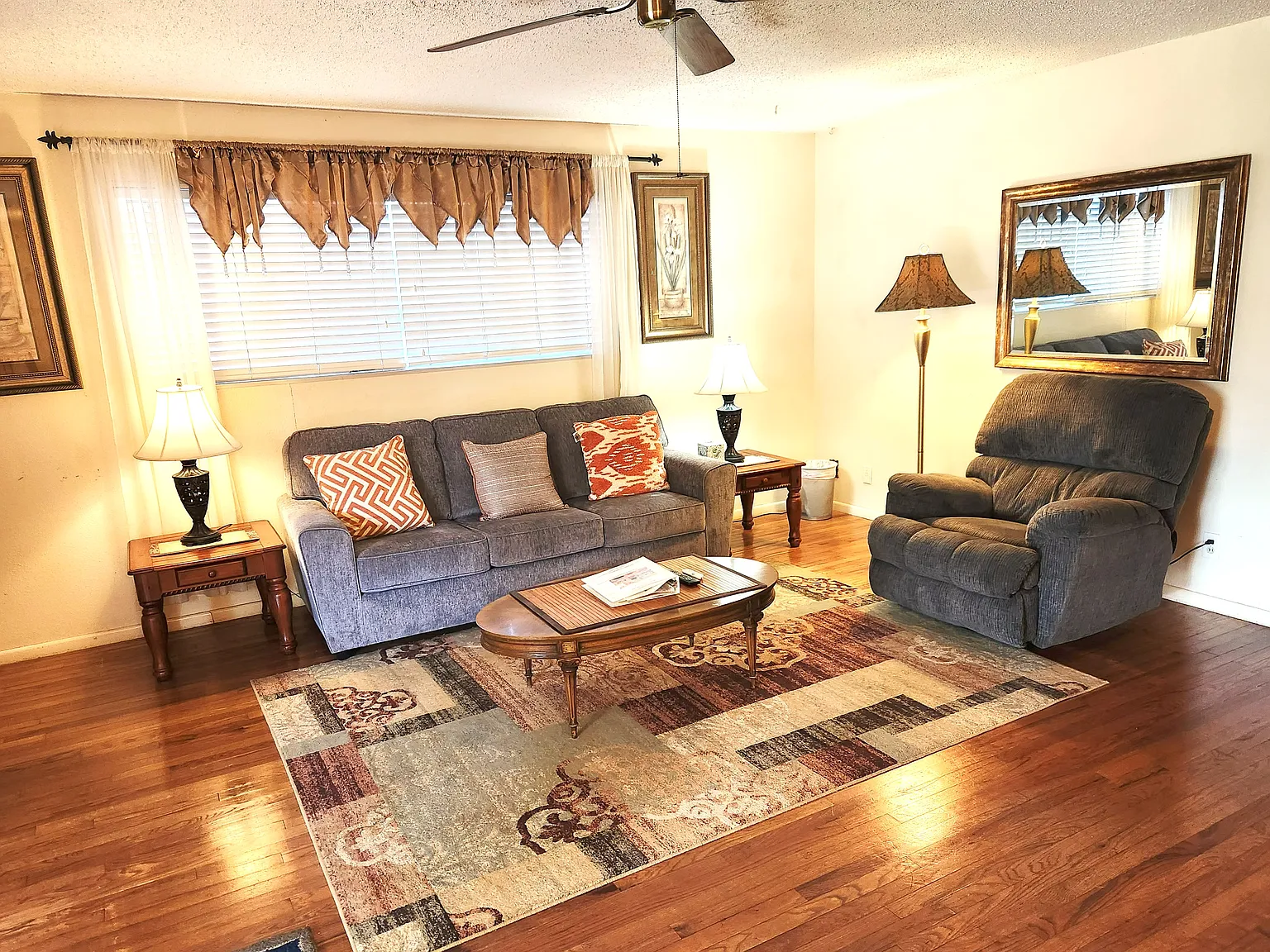 3 bed, $2,395 — Photo 1