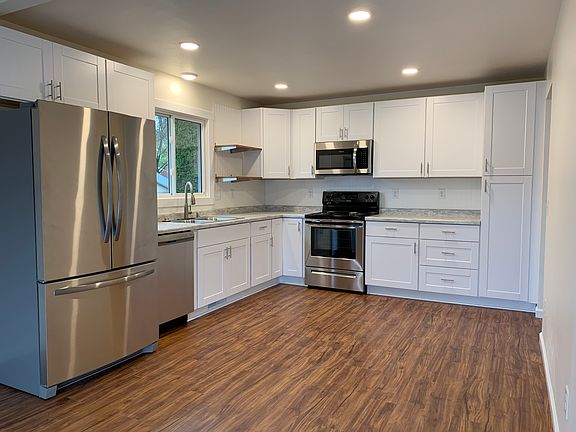 Spacious kitchen completely renovated in 2020