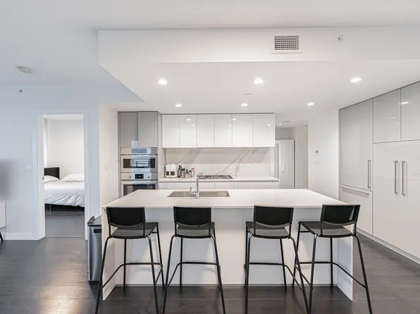 2085 Skyline Ct #3406, Burnaby, BC V5C 0M6