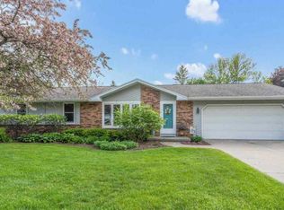 1105 Cormier Rd, Green Bay, WI 54304