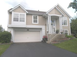 7 Linden Ct, South Elgin, IL 60177