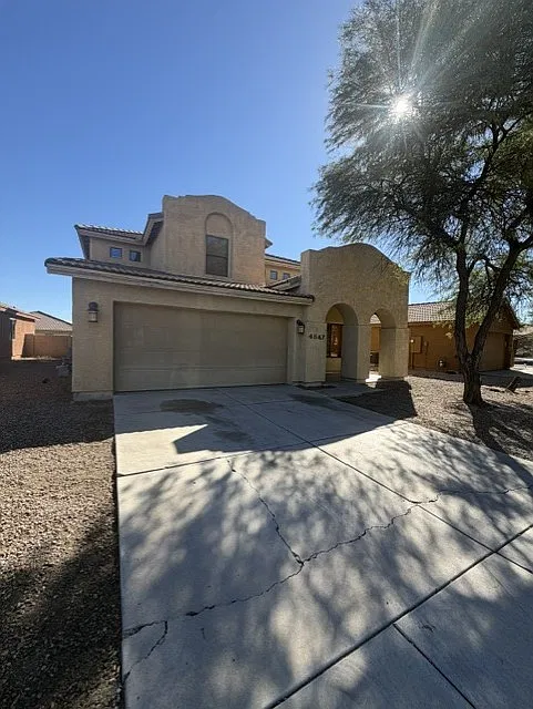 4 bed, 2420 sqft, $1,995 — Photo 2