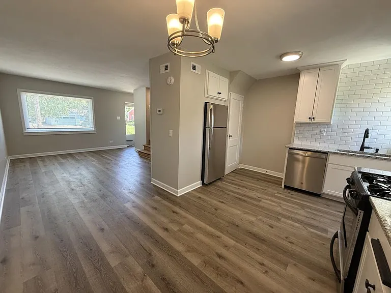 417 Graham St — Photo 4