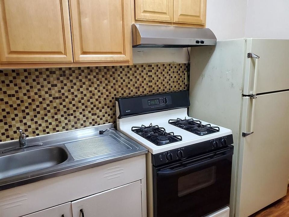 1st image of 921 42nd St APT 1F