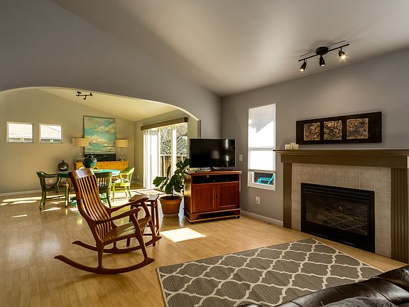 5th image of 2075 NE Lind Ct