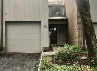 304 Pond Ct, Township Of Washington, NJ 07676