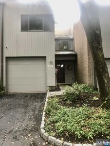 304 Pond Ct, Washington Township, NJ, 07676