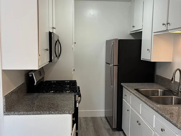 1502 Wellesley Ave — Photo 19