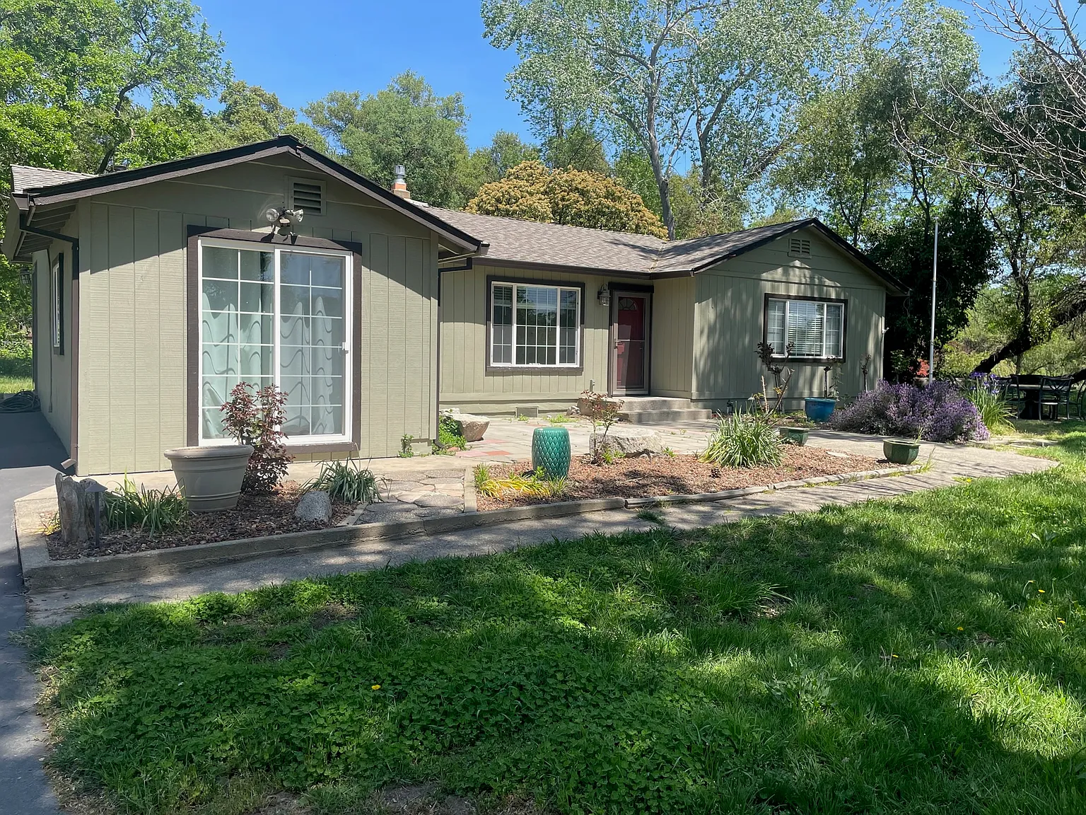 3 bed, 2.0 bath, 1200 sqft, $3,000 — Photo 2