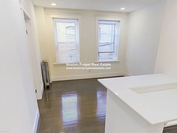 51 Queensberry St. #10 Boston - Fenway Unit Photo 2