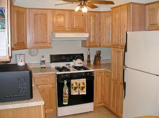 Updated Eat-in Kitchen w/sliding door to patio.